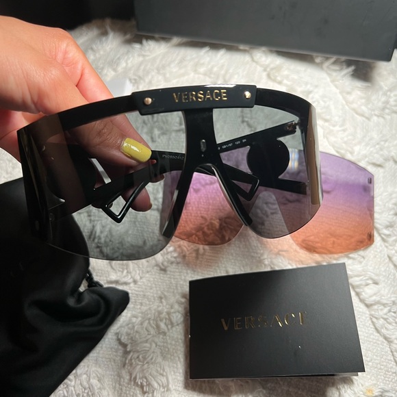 Versace sunglasses - Picture 3 of 8